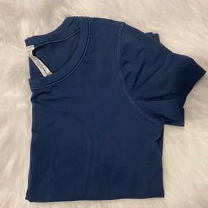 Swiftly Breathe Relaxed-Fit Short Sleeve Shirt